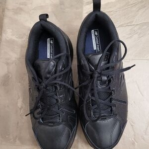 New Balance Men's Black Athletic Sneakers